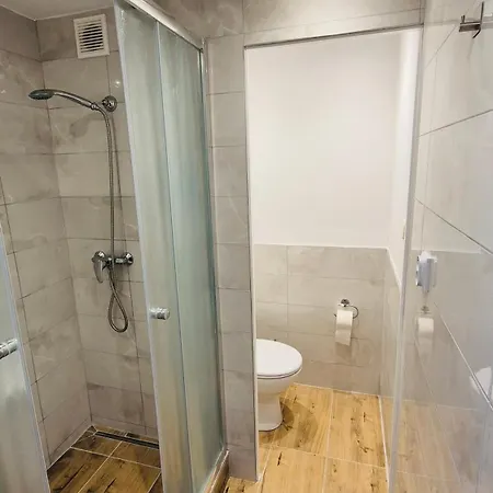 Pohodlny S Klimou Blizko Centra Apartamento Prievidza